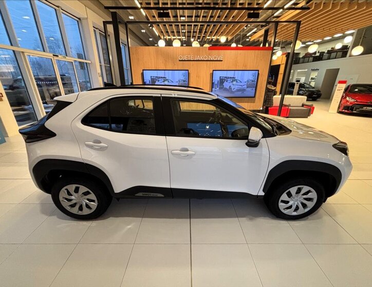 Toyota Yaris Cross SUV 1,5 l 0