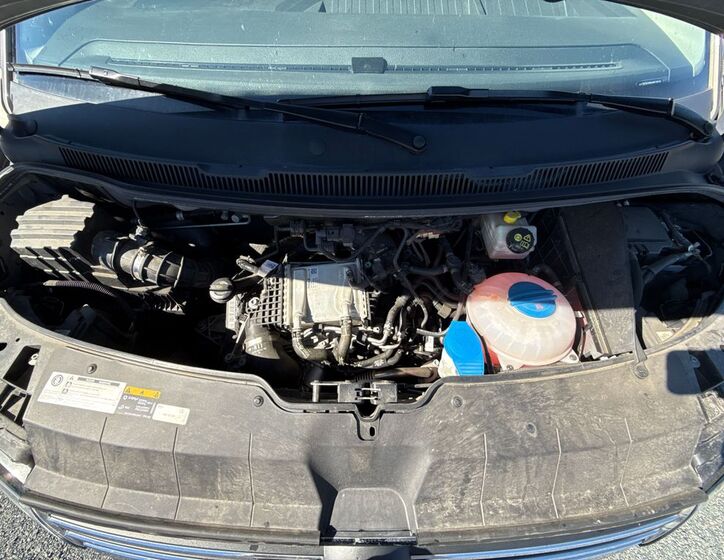 Volkswagen Caravelle 29