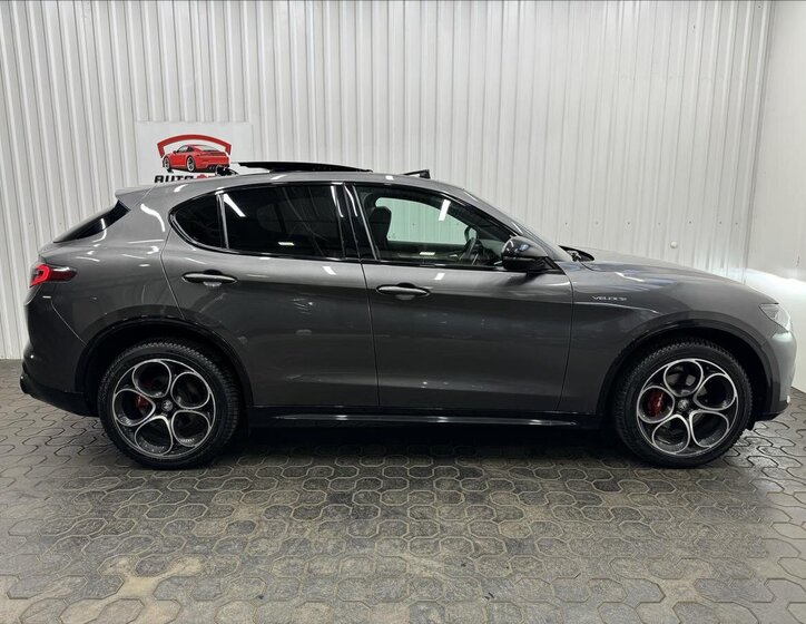 Alfa Romeo Stelvio 10