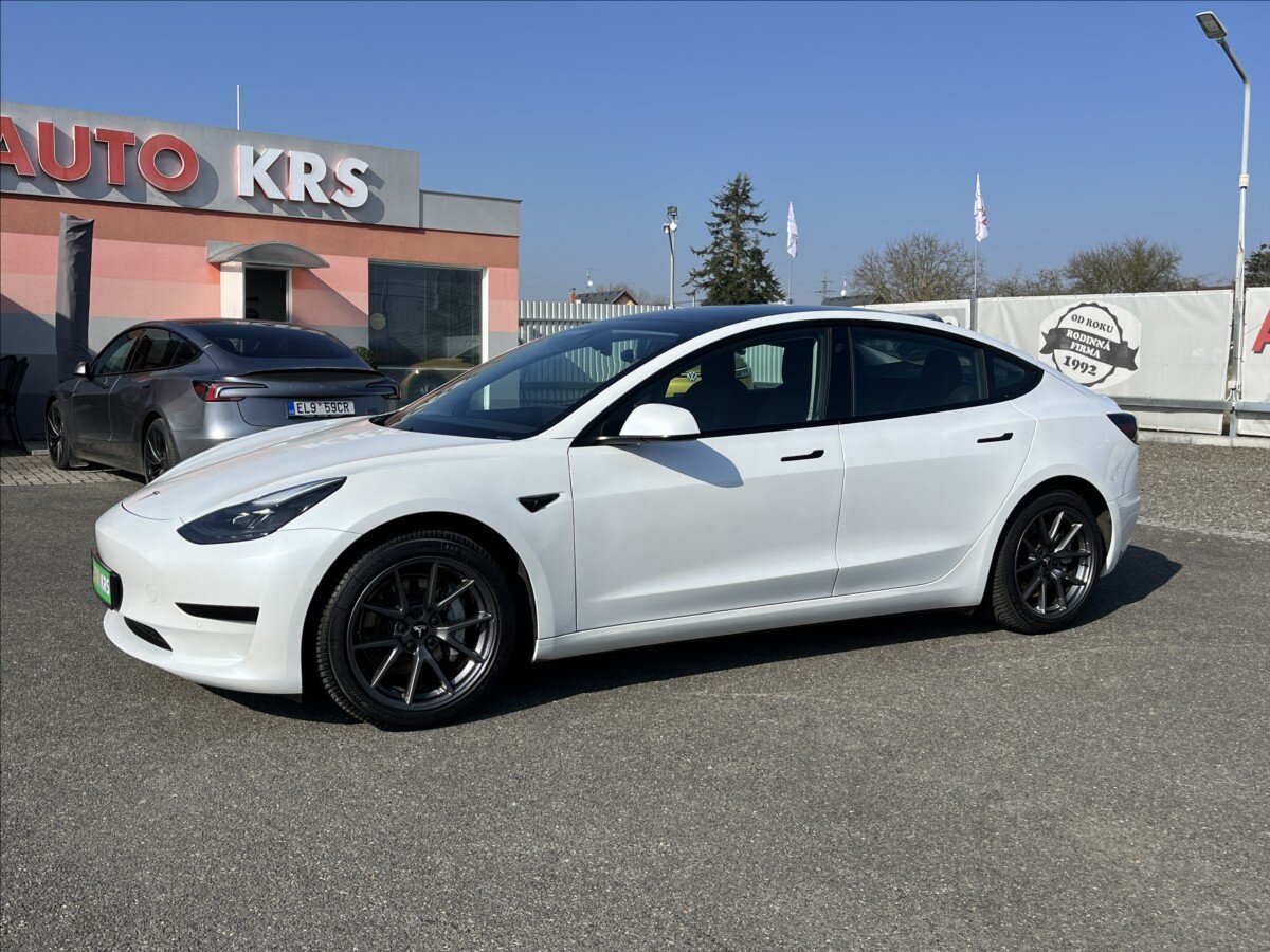 Tesla Model 3 Sedan / Limuzína 0,0 208 kw