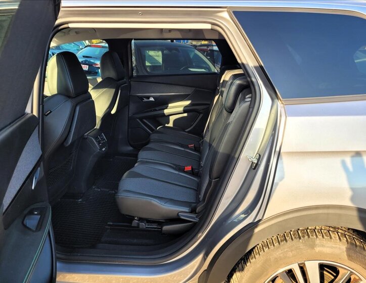 Peugeot 5008 SUV 1,5 l 96 kw
