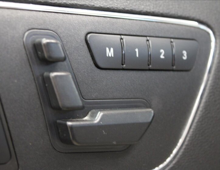 Mercedes-Benz Třídy E Sedan 3,0 l 170 kw