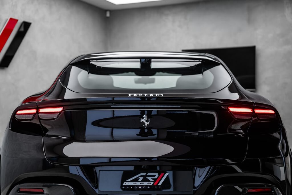 Ferrari Ostatní SUV / Terénní 6,5 l 529 kw