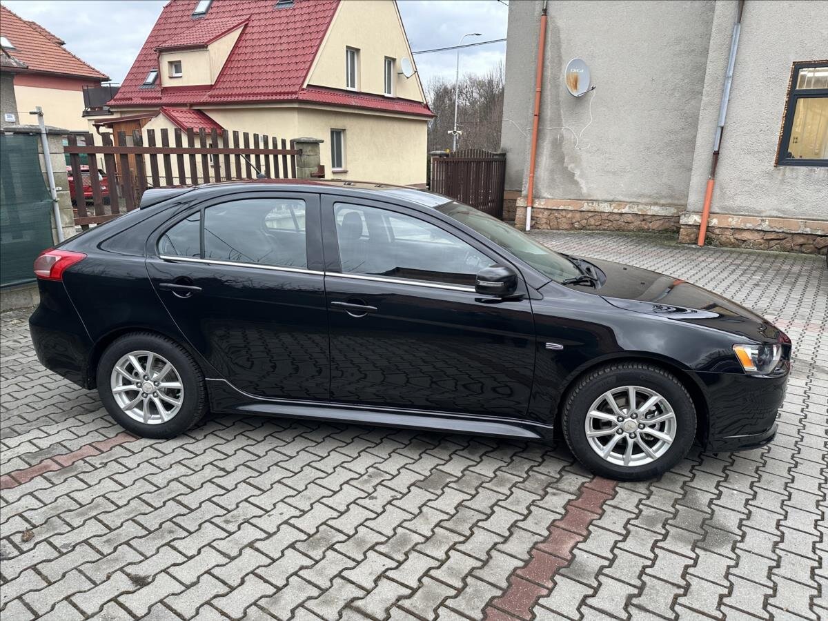 Mitsubishi Lancer Hatchback 1,6 l 86 kw