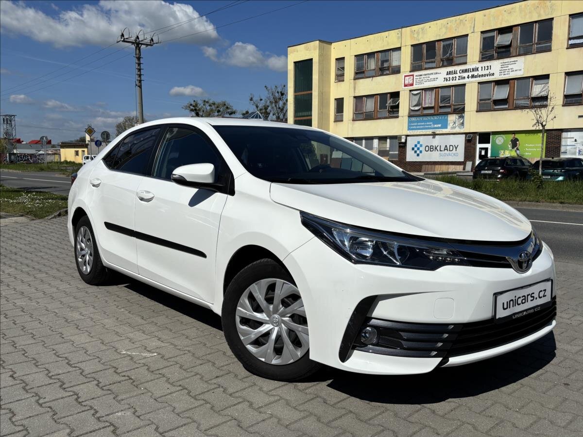 Toyota Corolla Sedan / Limuzína 1,6 l 97 kw