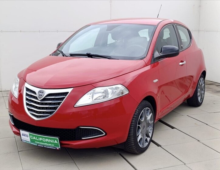 Lancia Y Hatchback 1,2 l 51 kw