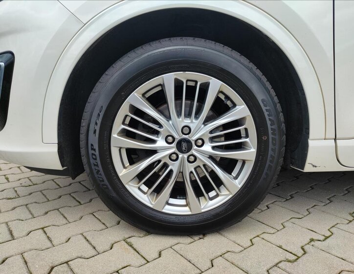 Ford Kuga SUV / Terénní 2,0 l 140 kw