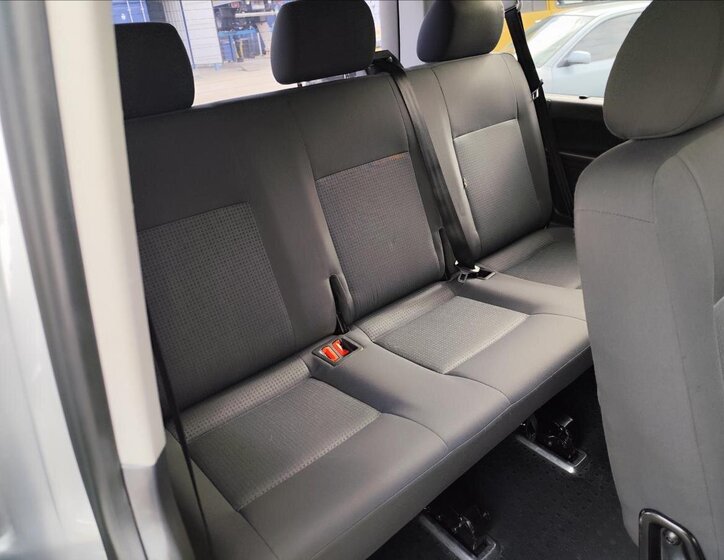 Volkswagen Caravelle Kombi 2,5 l 96 kw