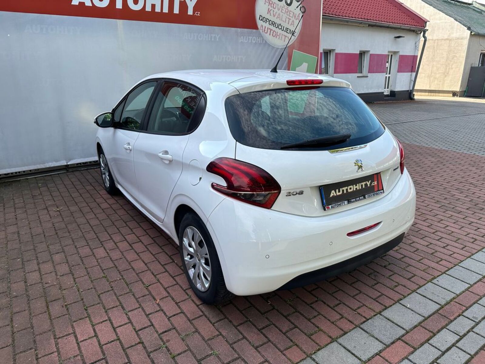 Peugeot 208 8