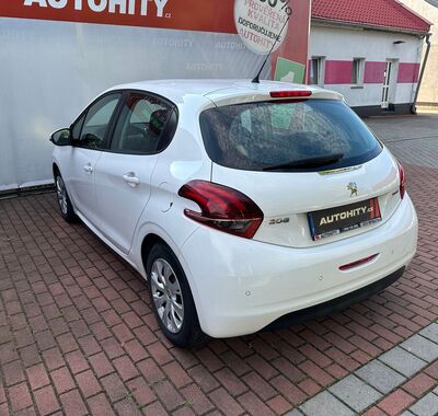 Peugeot 208 8
