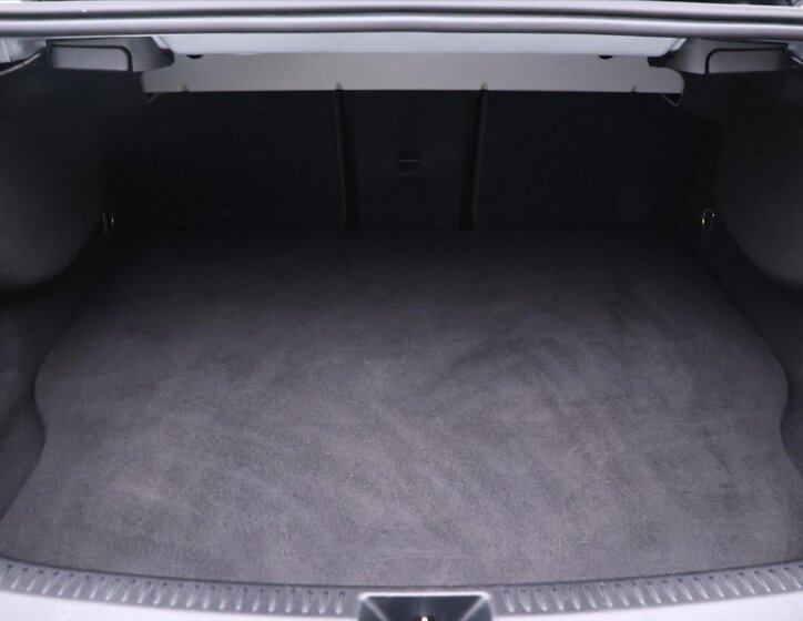 Mercedes-Benz Třídy A Sedan / Limuzína 1,3 l 118 kw