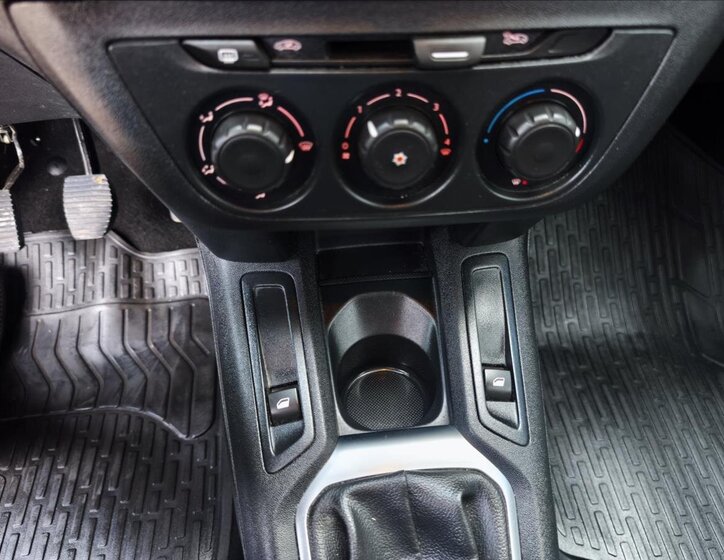 Peugeot 301 Sedan 1,2 l 60 kw