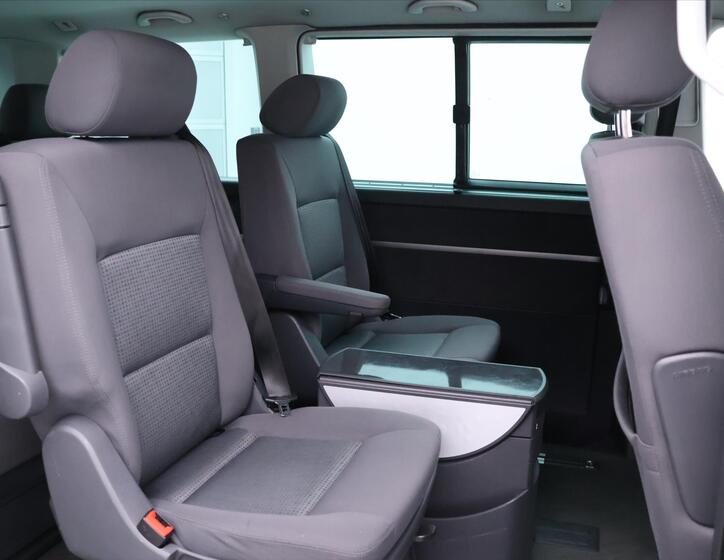 Volkswagen Multivan 13