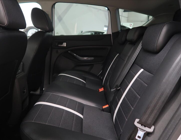 Ford Kuga SUV / Terénní 2,0 l 103 kw
