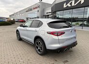 Alfa Romeo Stelvio 5