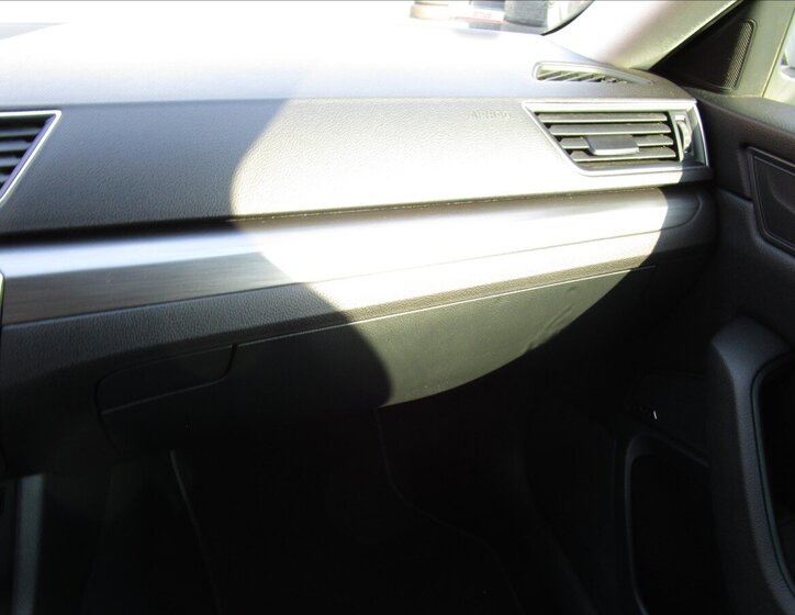 Škoda Superb Sedan / Limuzína 2,0 l 110 kw