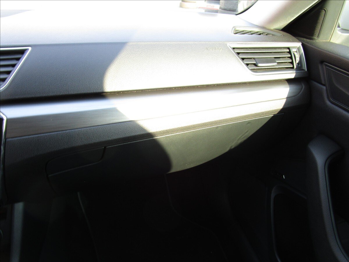 Škoda Superb Sedan / Limuzína 2,0 l 110 kw