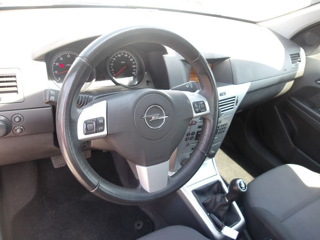 Opel Astra Hatchback 1,4 l 66 kw
