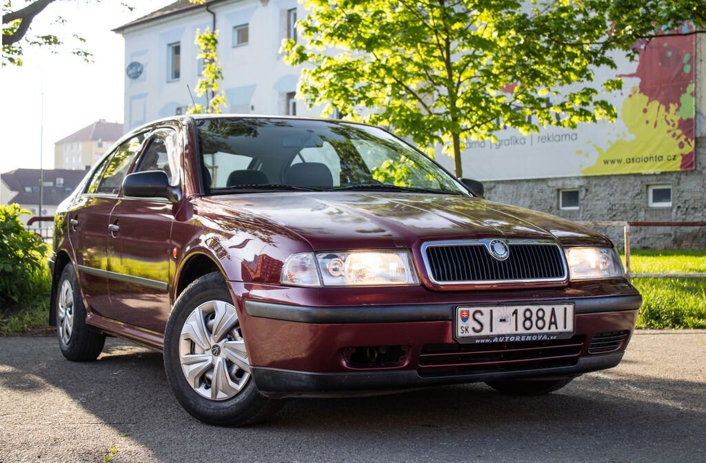 Škoda Octavia Sedan / Limuzína 1,6 l 55 kw