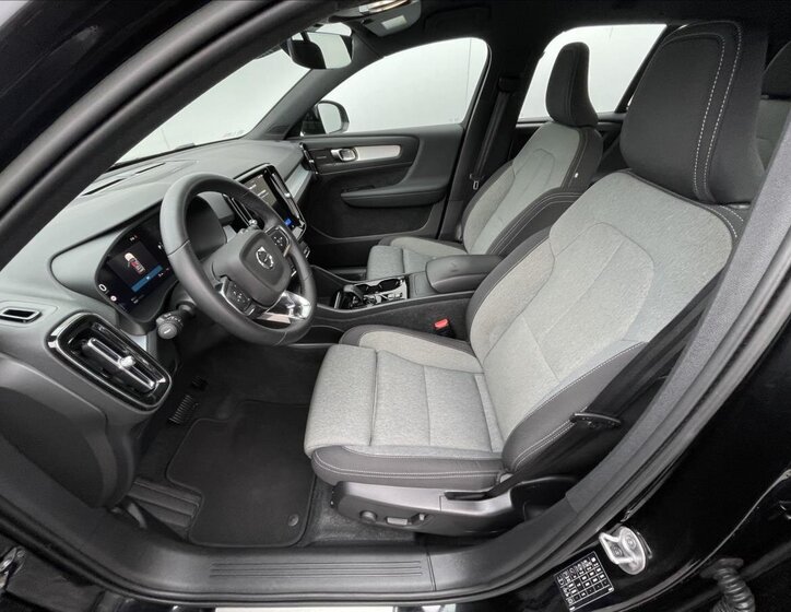 Volvo XC40 SUV / Terénní 2,0 l 145 kw