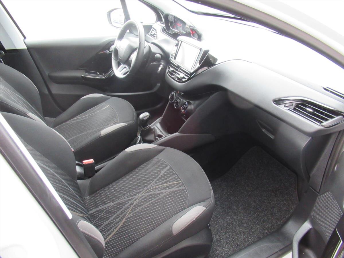 Peugeot 208 Hatchback 1,2 l 60 kw