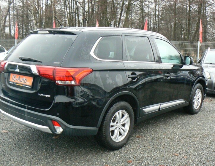 Mitsubishi Outlander SUV / Terénní 2,3 l 110 kw