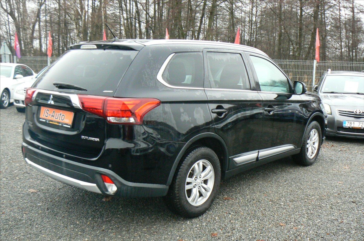 Mitsubishi Outlander SUV / Terénní 2,3 l 110 kw