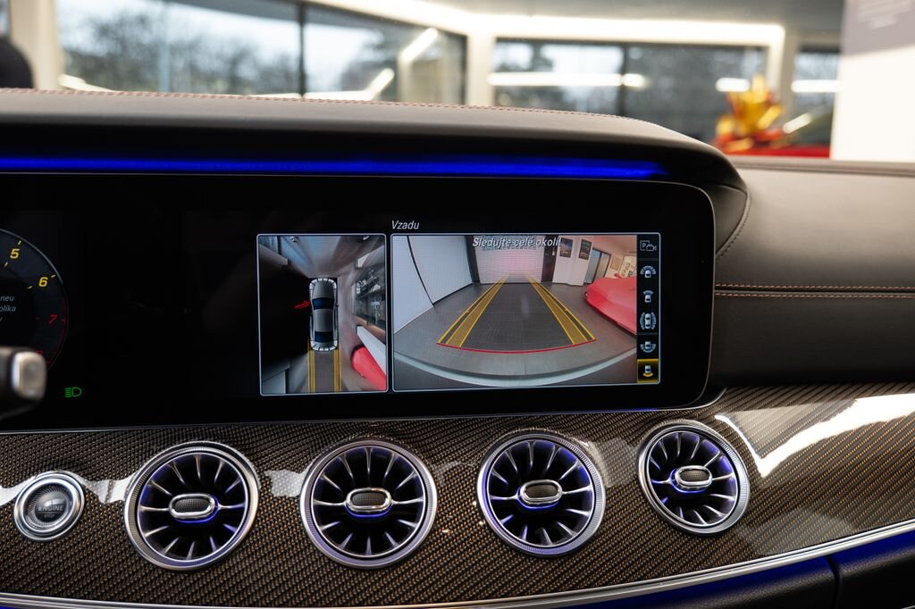 Mercedes-Benz CLS Sedan 3,0 l 320 kw