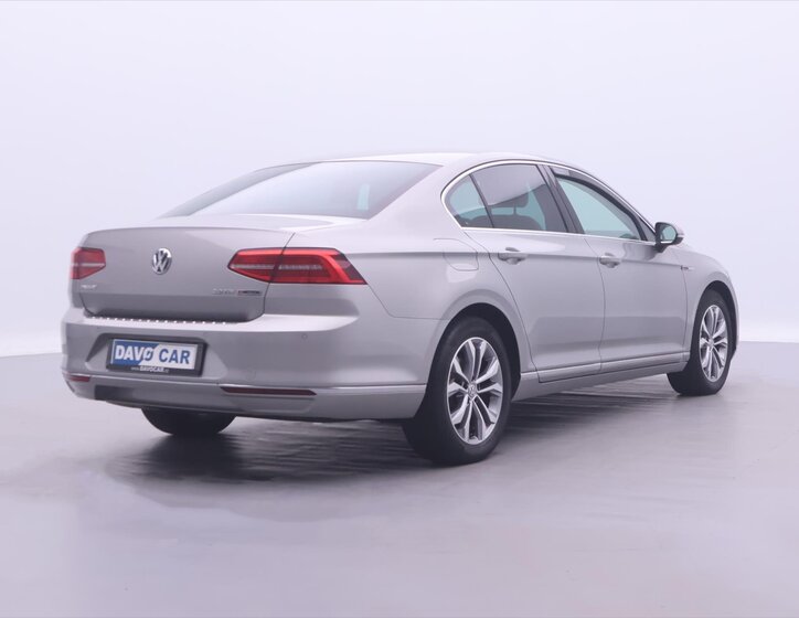 Volkswagen Passat Sedan / Limuzína 2,0 l 110 kw
