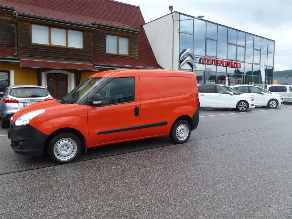Opel Combo Skříň 1,2 l 66 kw