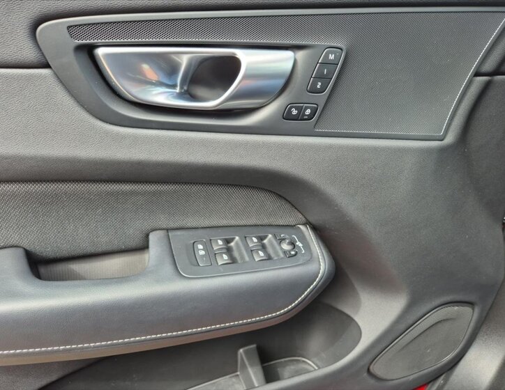 Volvo XC60 SUV / Terénní 2,0 l 145 kw