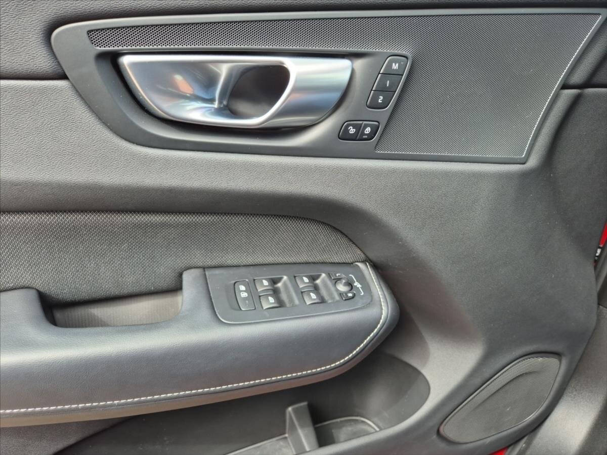 Volvo XC60 SUV / Terénní 2,0 l 145 kw