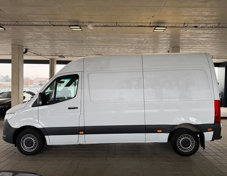 Mercedes-Benz Sprinter 8