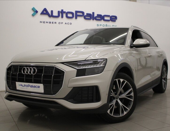 Audi Q8 SUV 3,0 l 210 kw