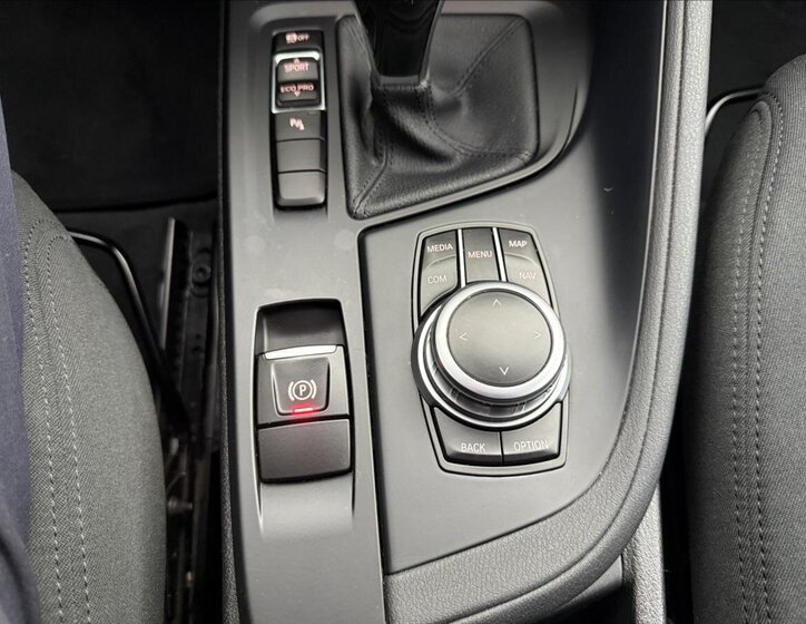 BMW X1 Kombi 1,5 l 103 kw