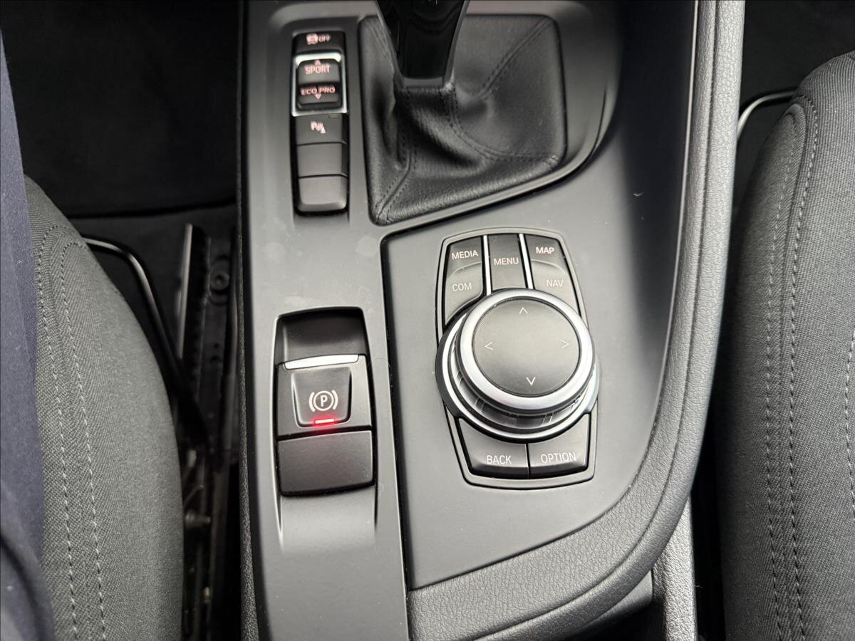 BMW X1 Kombi 1,5 l 103 kw