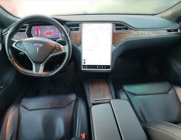 Tesla Model S 8