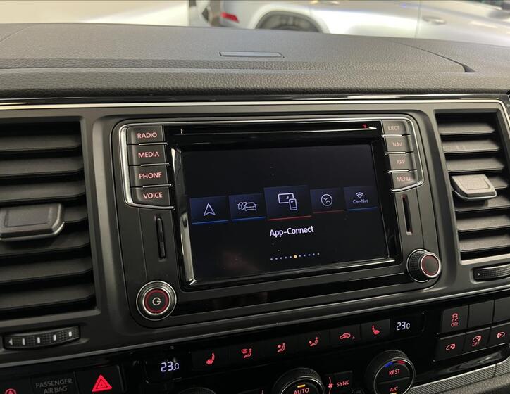 Volkswagen Multivan 8