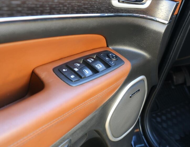 Jeep Grand Cherokee 16
