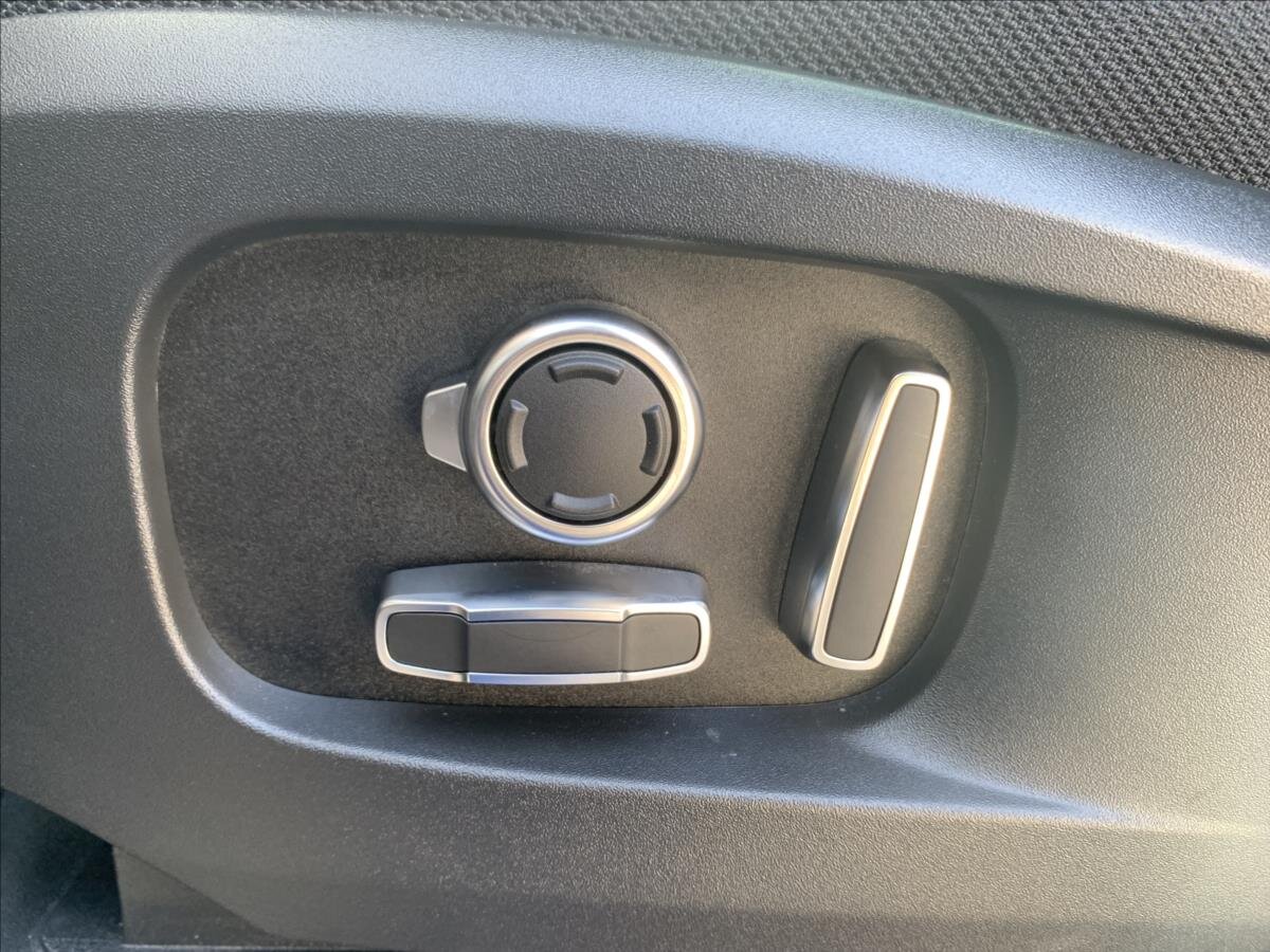 Land Rover Defender SUV 3,0 l 221 kw