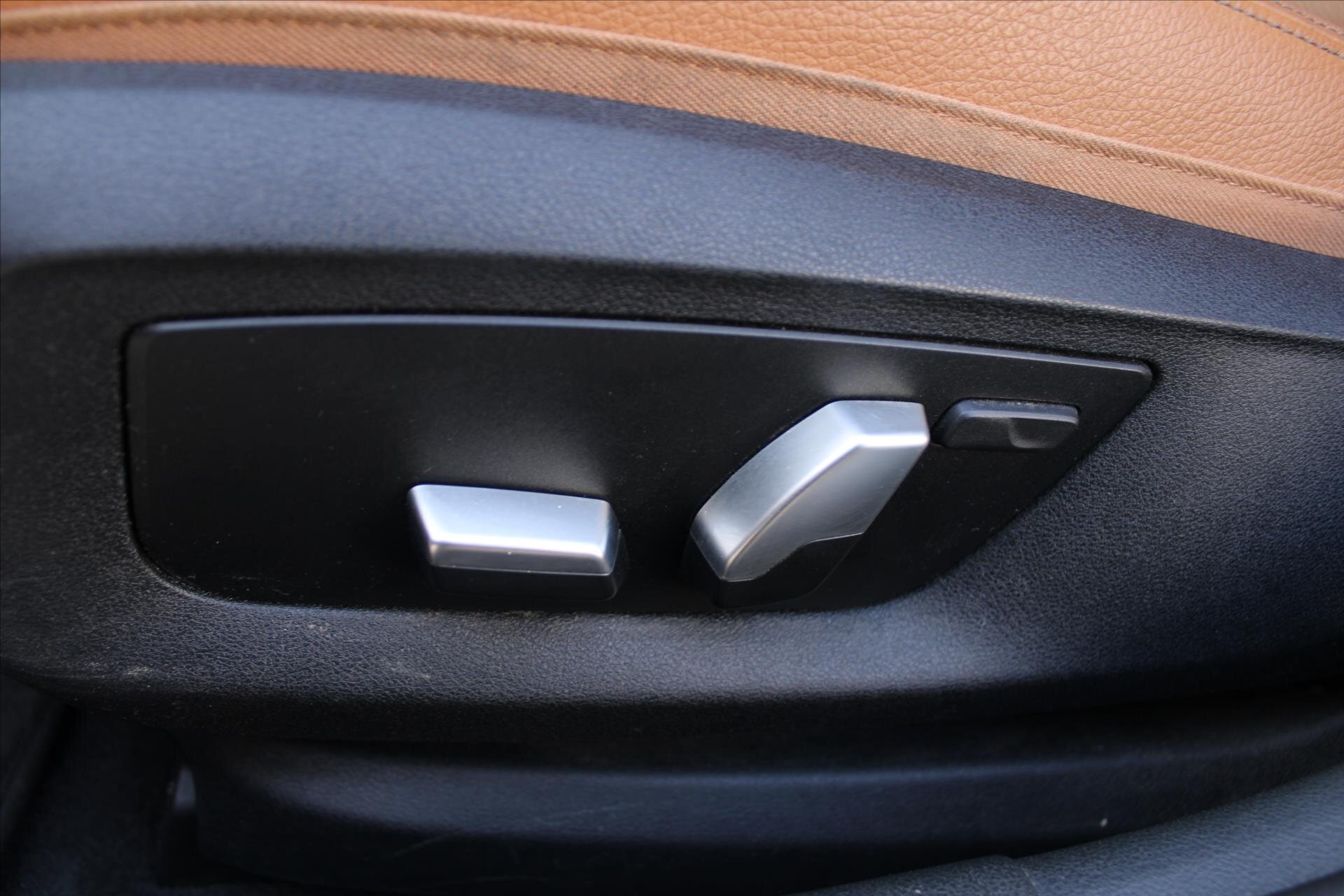 BMW Řada 5 Kombi 3,0 l 195 kw