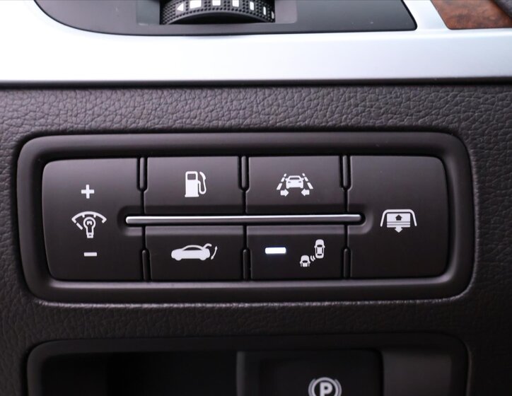 Hyundai Genesis Sedan / Limuzína 3,8 l 232 kw