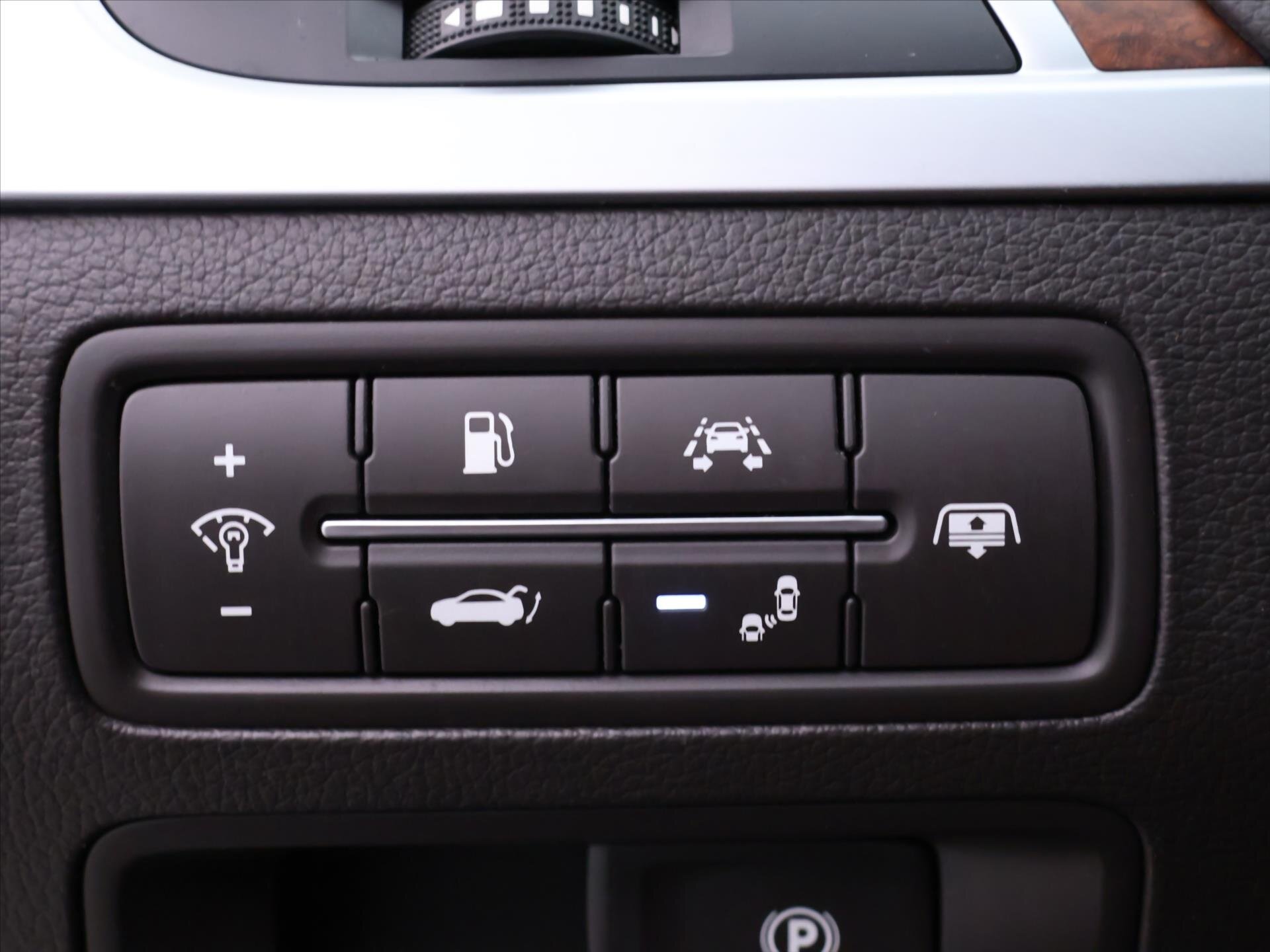 Hyundai Genesis Sedan / Limuzína 3,8 l 232 kw