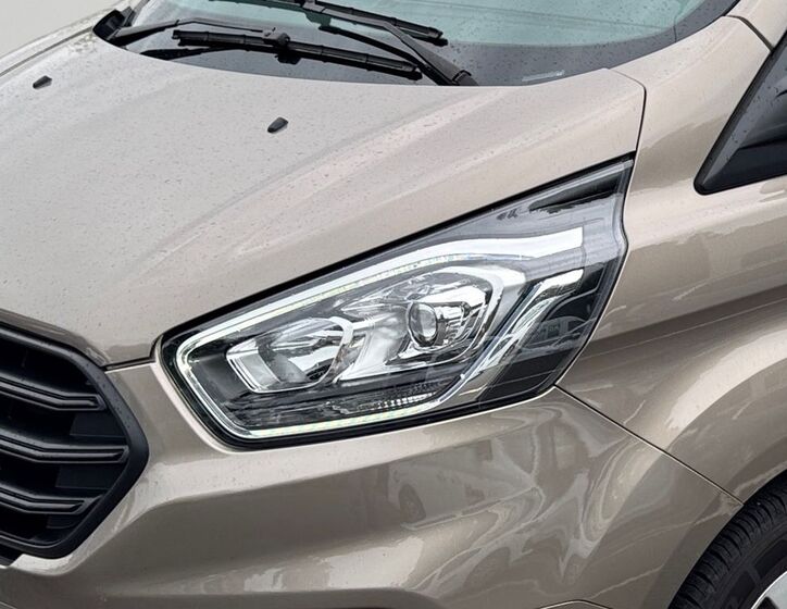 Ford Tourneo Custom 5