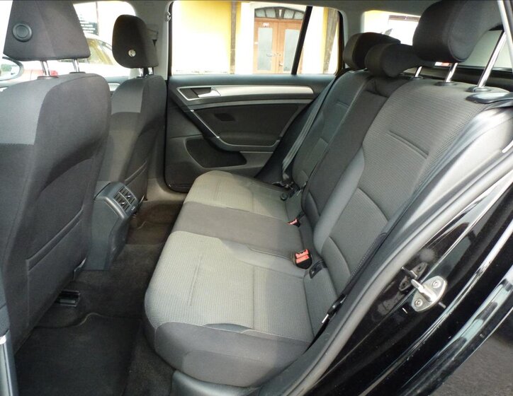 Volkswagen Golf Kombi 1,6 l 81 kw