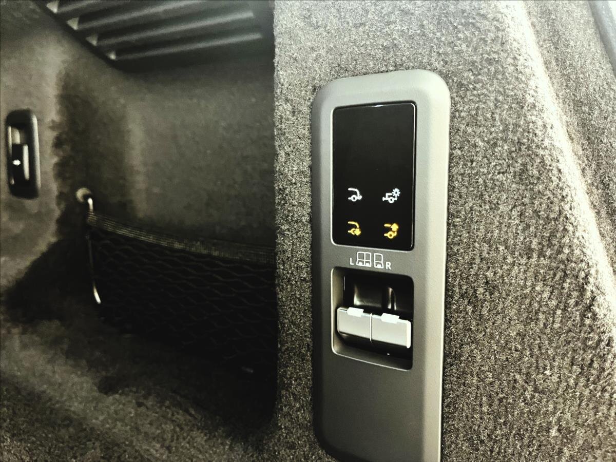 Land Rover Range Rover Sport SUV / Terénní 3,0 l 221 kw