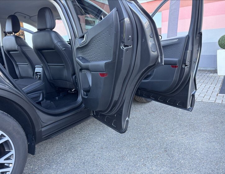 Ford Kuga SUV / Terénní 2,5 l 165 kw