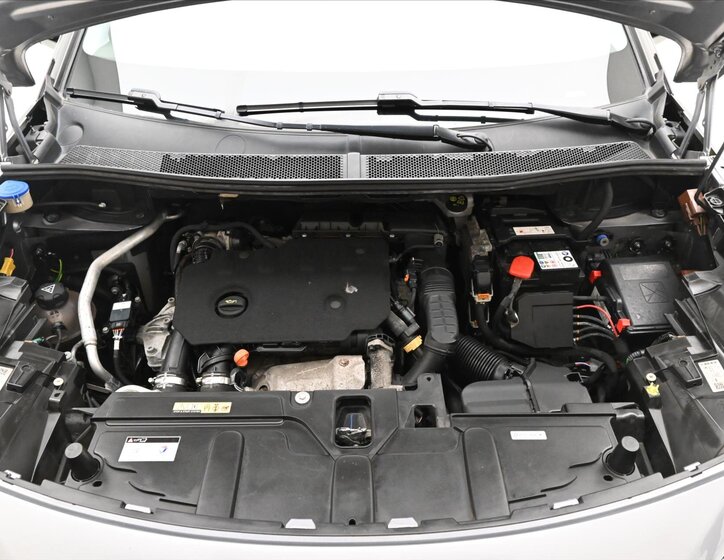 Peugeot 5008 SUV / Terénní 1,5 l 96 kw