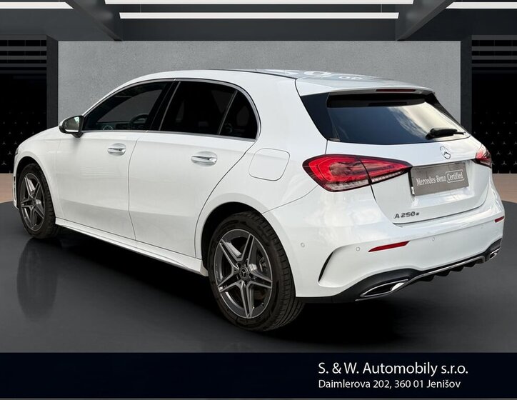 Mercedes-Benz Třídy A Hatchback 1,3 l 118 kw