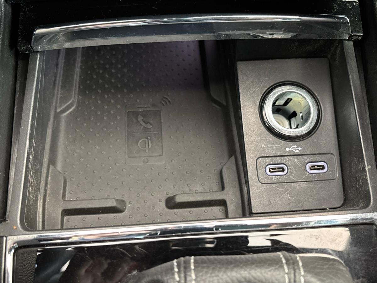 Škoda Karoq SUV / Terénní 1,5 l 110 kw